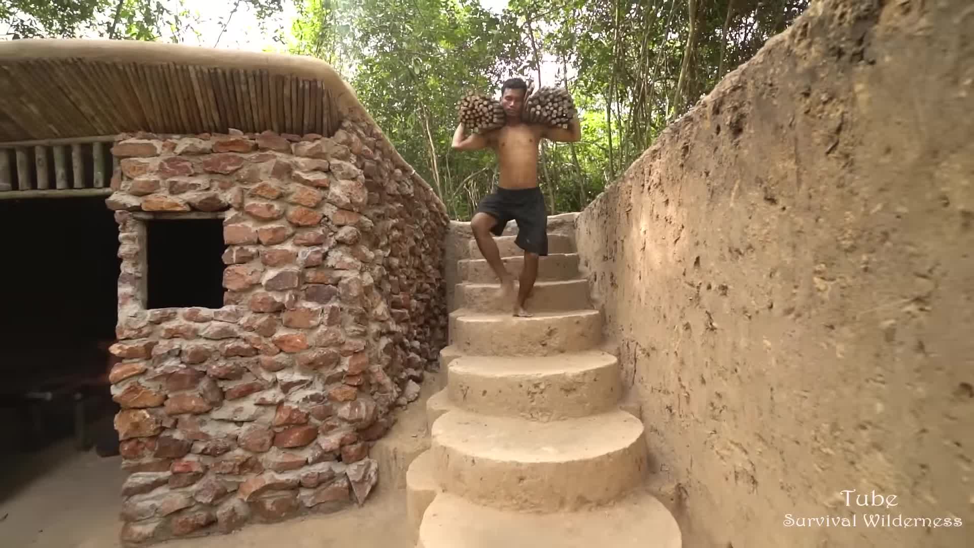 ساخت خانه کوچک سنگی به همراه زیر زمین و استخر