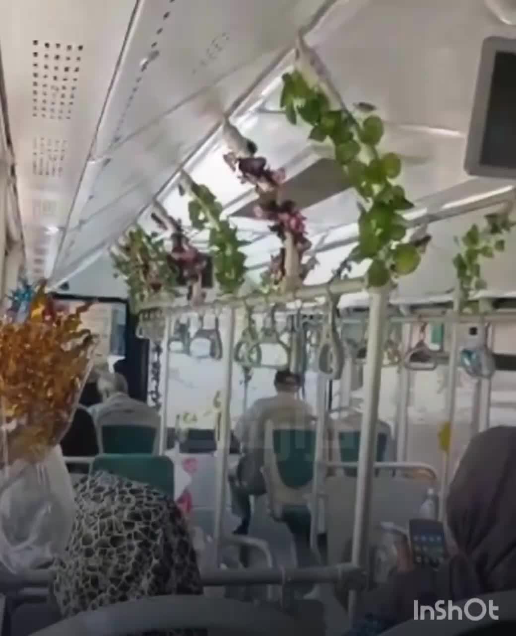   ابتکار جالب راننده اتوبوس تهرانی؛ یک تزئین جذاب در فضای داخلی