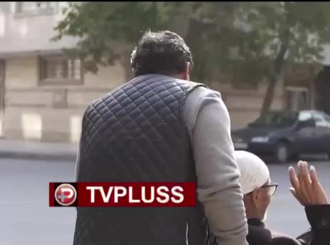   فیلمی جانسوز از رابطه بسیار صمیمانه خداداد عزیزی با پدر مرحومش