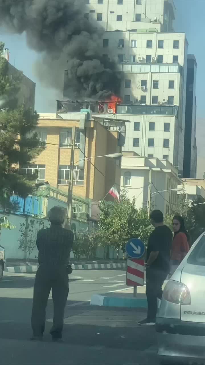   اولین تصاویر از آتش گرفتن یک رستوران در مرزداران مشهد