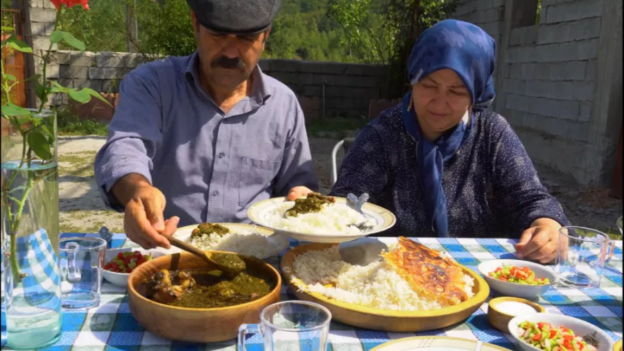 آشپزی روستایی : نحوه پختن یه قرمه سبزی عالی با گوشت لذیذ