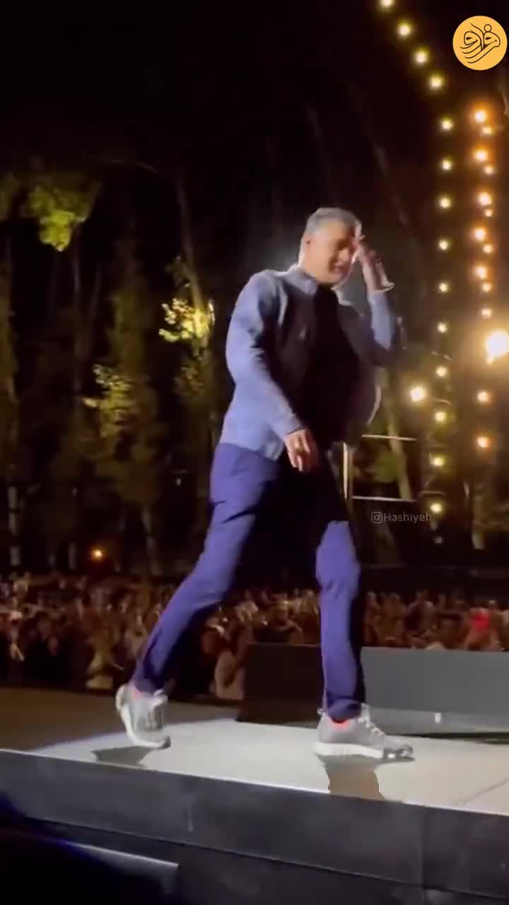   تشویق ویژه علی دایی در نمایش «سی‌صد»