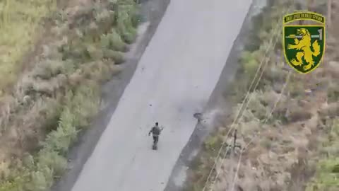    ویدیویی پربیننده از تعقیب و گریز پهپاد انتحاری اوکراینی و سرباز روس