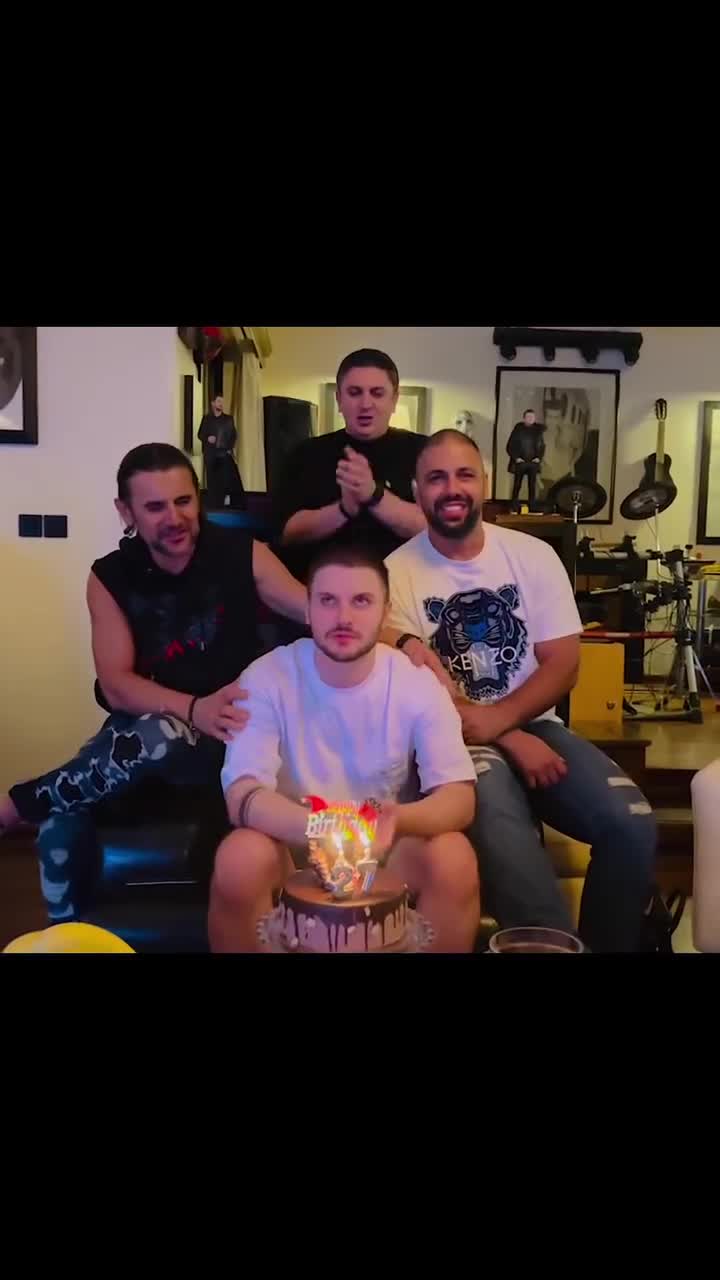   شلوار بامزه امین حیایی در جشن تولد پسرش دارا