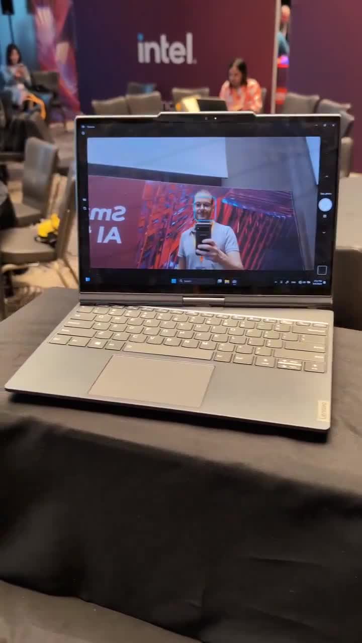   رونمایی از پیشرفت شگفت‌انگیز علم؛ باز شدن صفحه لپ‌تاپ با فرمان صوتی!