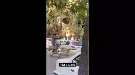   لحظه سرقت گوشی پیمان معادی در تهران مقابل چشم مردم