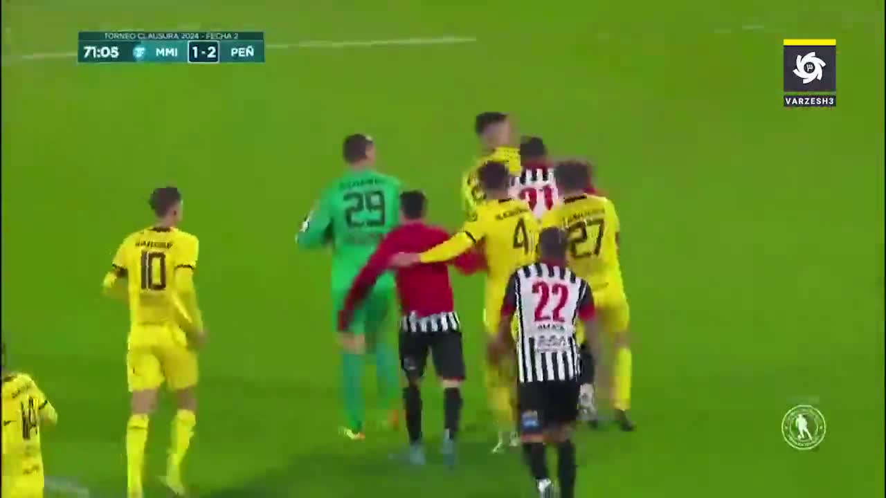   بزن بزن در اروگوئه؛ گلری که بازی را به‌هم ریخت