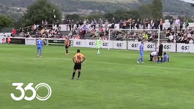   کارت قرمز عجیب در انگلیس؛ وقتی حریف حوصله شوخی ندارد