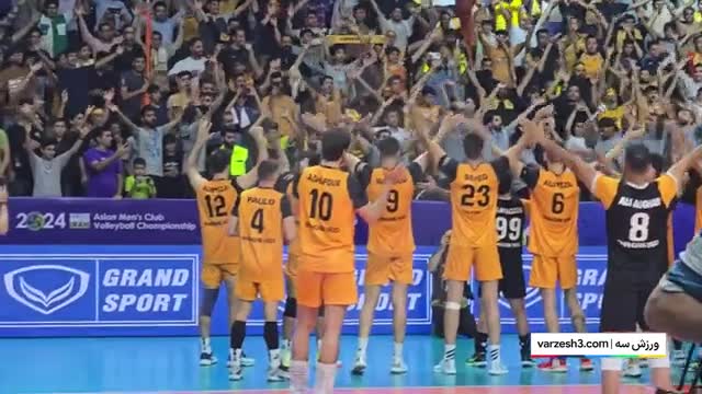 تشویق خاص و جالب ایسلندی بازیکنان شهداب با هوادارانشان بعد بازی