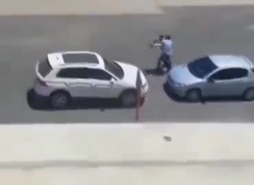   لحظه هولناک قتل زن جوان و پدرش توسط داماد سابق وسط خیابان با شلیک مستقیم گلوله!