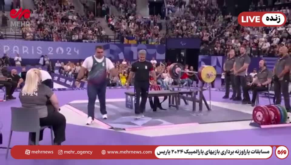   شادی هیجانی امین‌زاده پس از قطعی شدن مدال طلایش در مسابقات پاراوزنه‌برداری