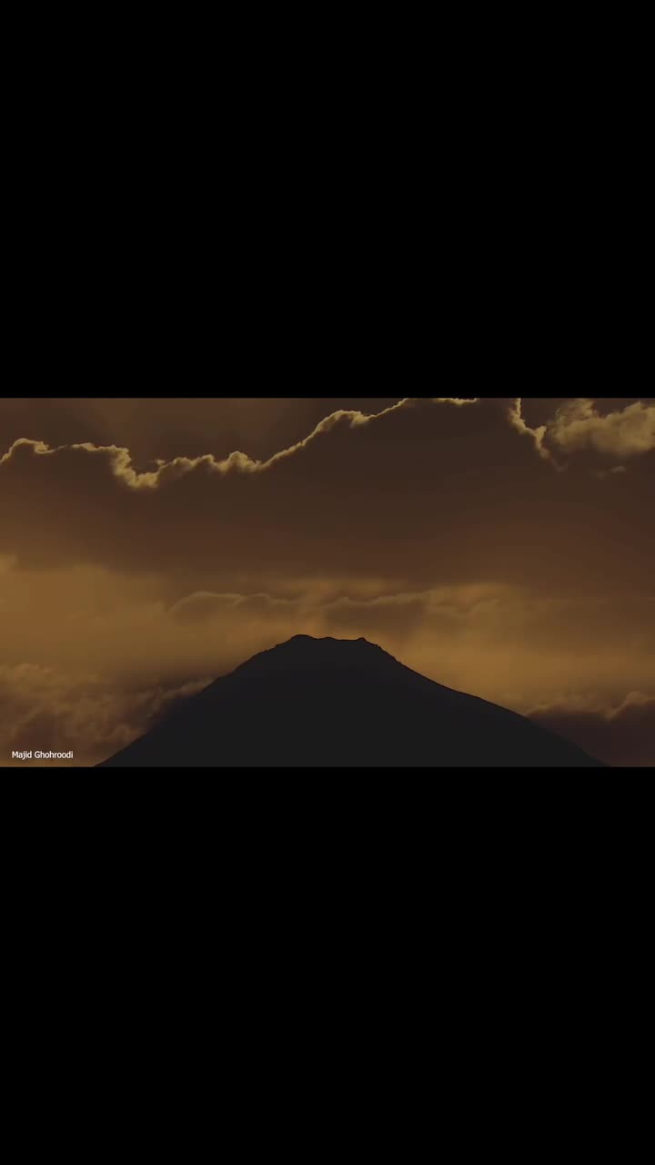 لحظه طلوع خورشید بر فراز دماوند از چشم‌انداز قله توچال!