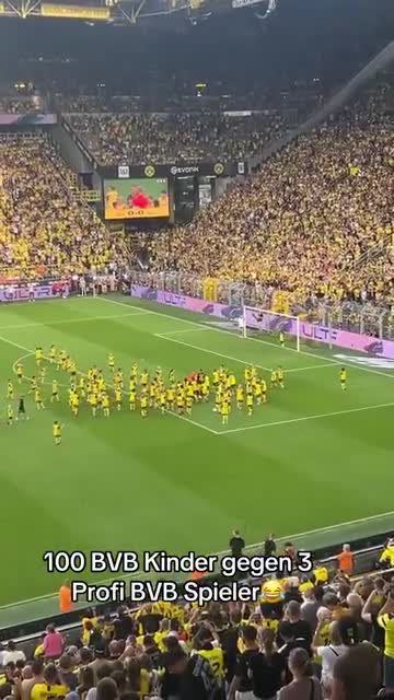  سه بازیکن دورتموند در مقابل ۱۰۰ بچه مدرسه‌ای؛ صحنه‌هایی زیبا از یک دیدار خیریه