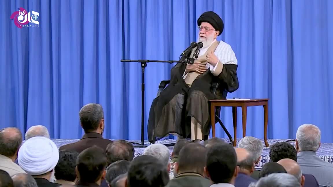   روایت جالب رهبر معظم انقلاب از اشک ریختن ۶ نیروی محافظت از ایشان بعد از اینکه رهبر آنها را مرخص کردند