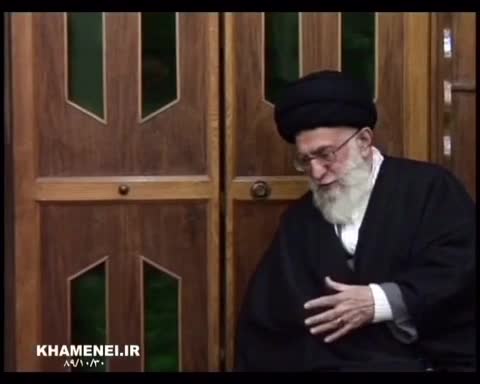    لحظاتی از حضور رهبر انقلاب در منزل شهید علی‌محمدی‌