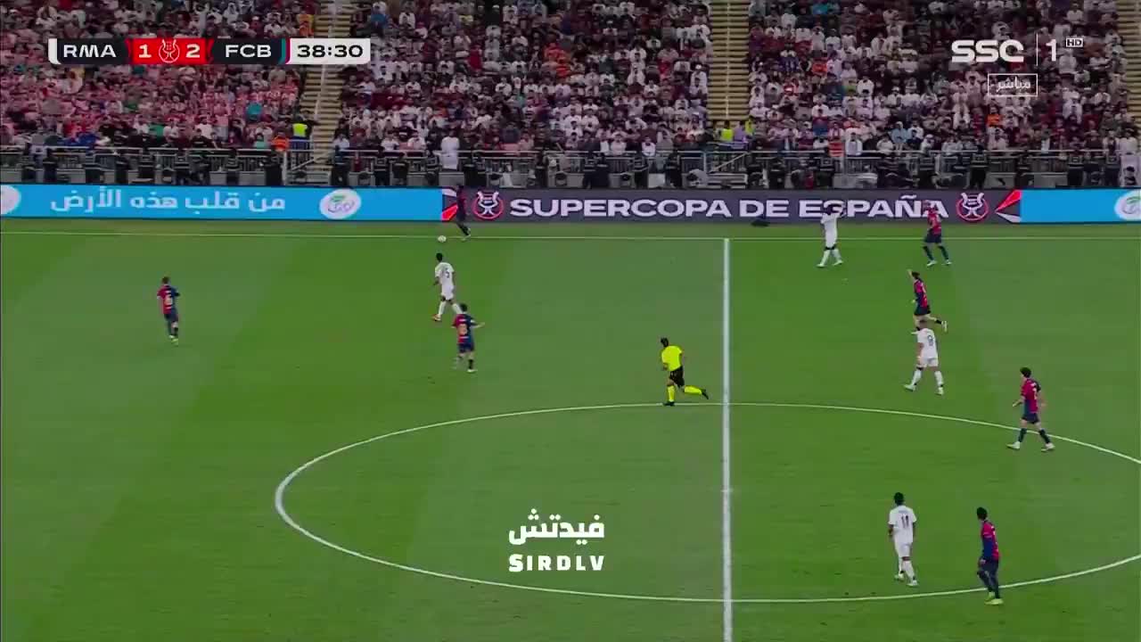   با یک پاس و ضربه سر بی نقص؛ گل سوم بارسلونا به رئال مادرید توسط رافینیا