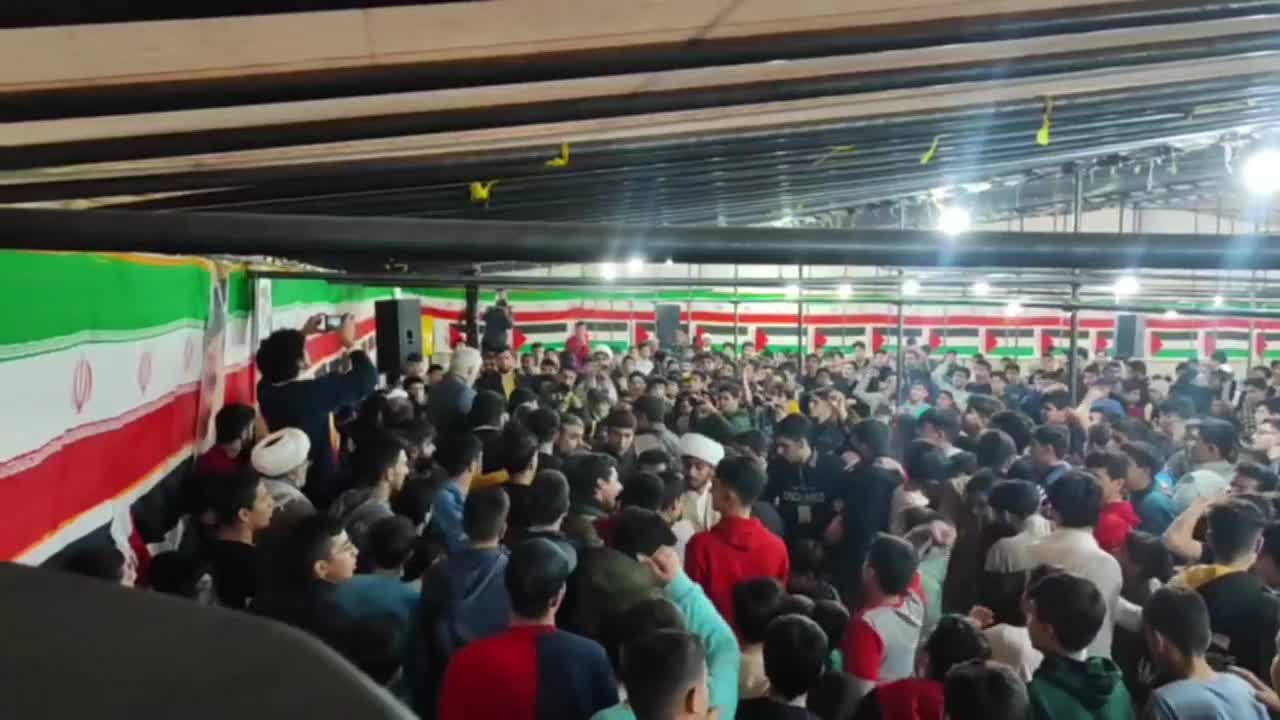   نه سازش؛ نه تسلیم؛ نبرد با اسرائیل / شعار نوجوانان معتکف در مسجد سید اصفهان