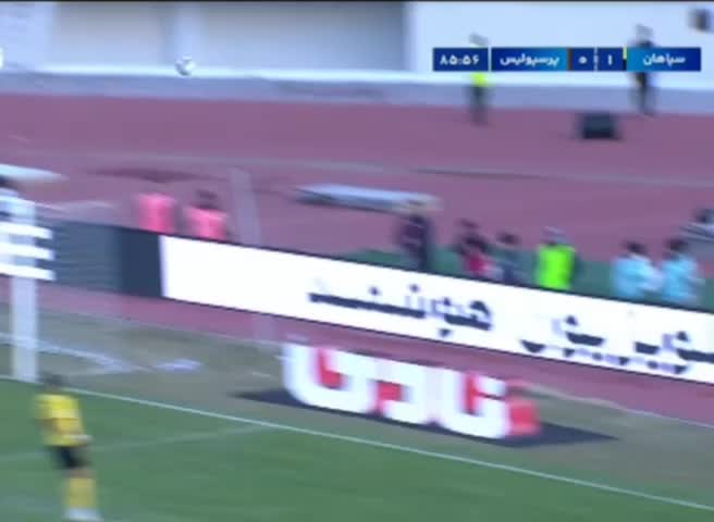   صحنه ای که پرسپولیسی‌ها اعتقاد به خطای پنالتی داشتند؛ به نظر شما این صحنه پنالتی بود؟