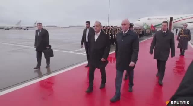   تصاویر بیشتر از استقبال رئیس جمهور در فرودگاه مسکو