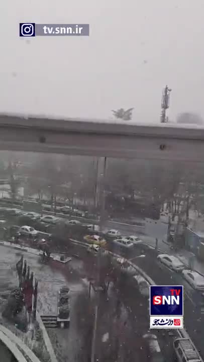   بارش برف در محله نیاوران تهران