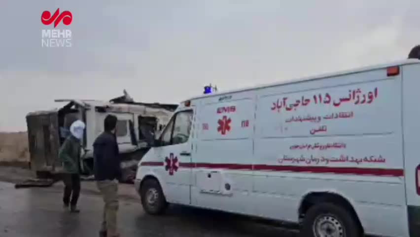   اولین تصاویر از واژگونی اتوبوس در محور حاجی آباد به بیرجند