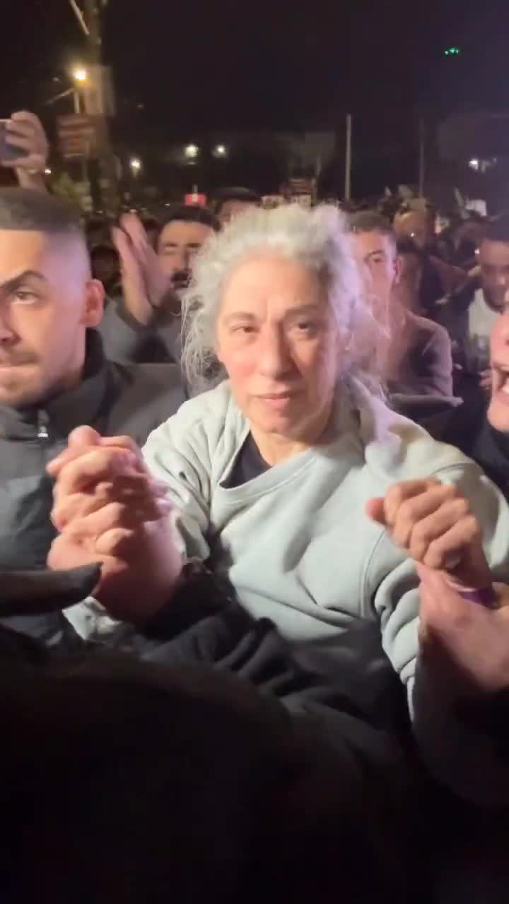   لحظه آزادی خالده جرار از چهره‌های سرشناس جبهه خلق