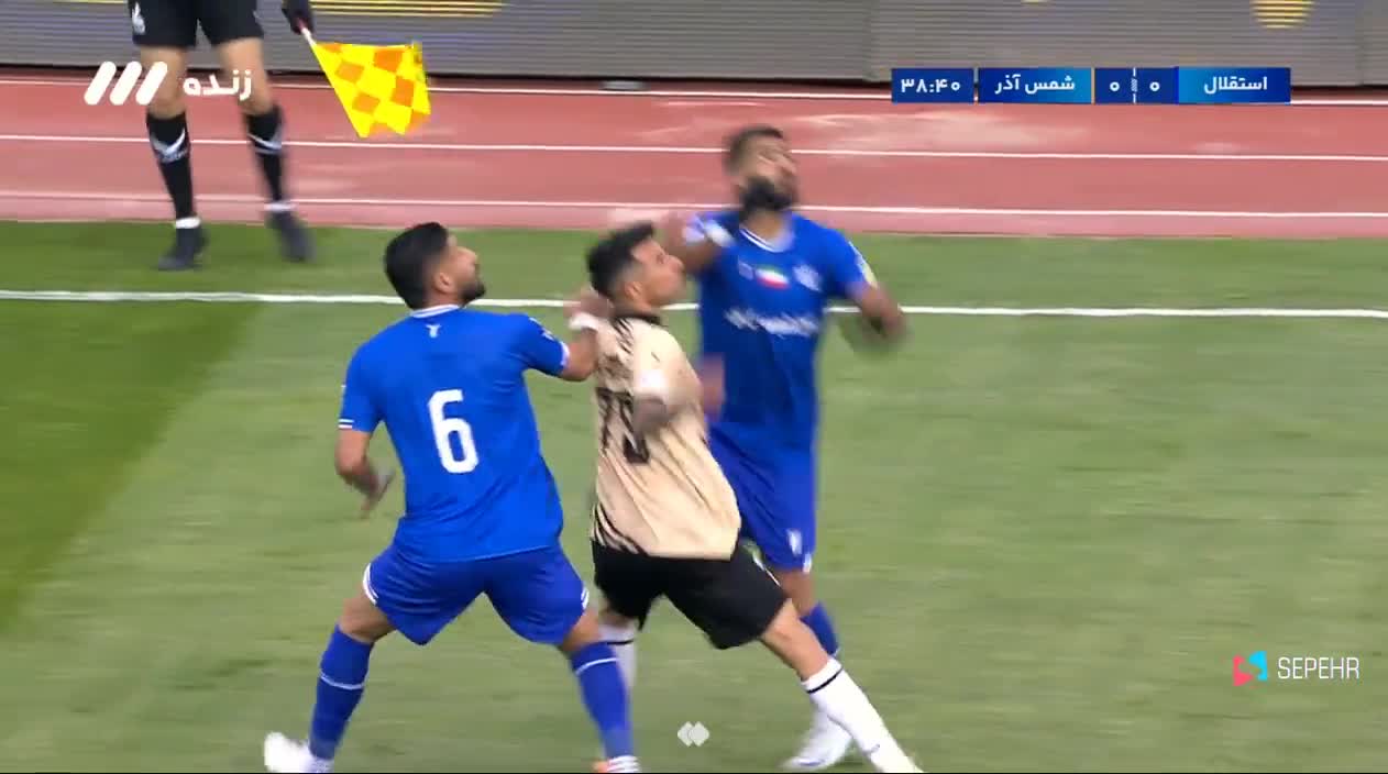   لحظه مصدومیت شدید و عجیب سلیمی بازیکن استقلال از ناحیه چشم