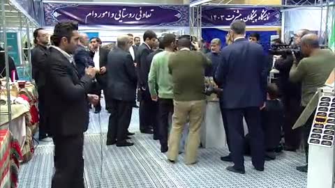   اولین تصاویر از بازدید رهبر انقلاب از نمایشگاه دستاوردهای بخش خصوصی
