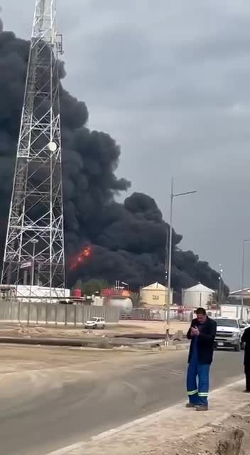   تصاویری از وقوع آتش‌سوزی گسترده در شمال بصره