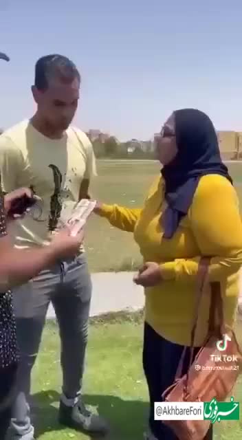   پیشنهاد جنجالی مجری تلویزیون مصر به یک پسر برای سیلی زدن به مادرش به خاطر پول!