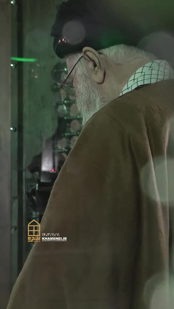   لحظاتی از حضور صبح امروز رهبر انقلاب در حرم مطهر حضرت امام خمینی(ره) در آستانه دهه فجر