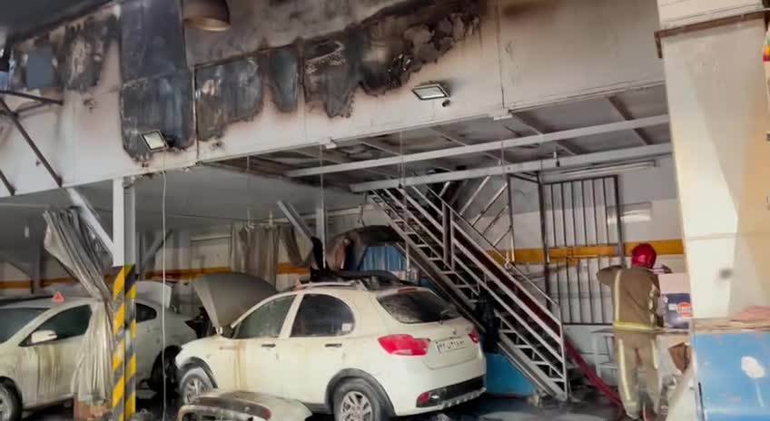   اولین تصاویر از آتش سوزی انبار قطعات خودرو در خیابان آزادی تهران