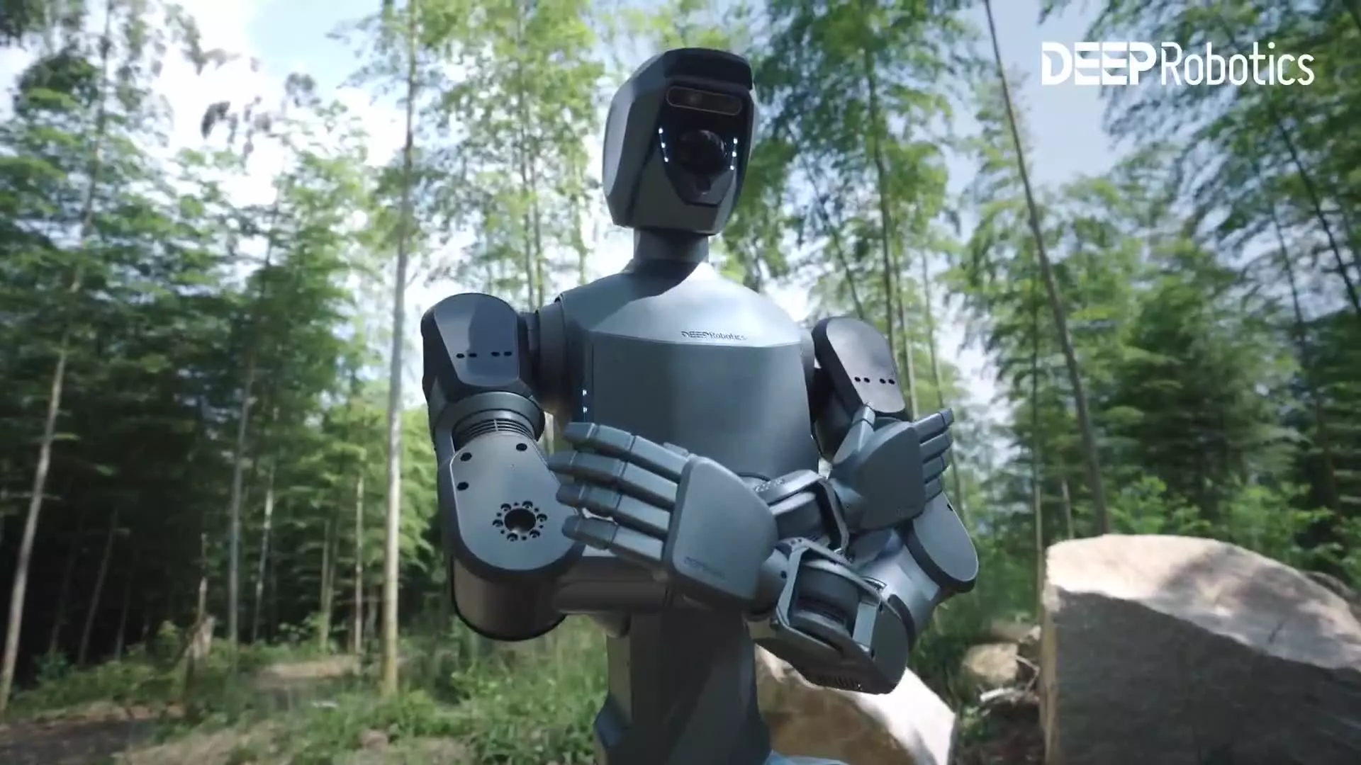   اولین ربات انسان‌نمای جهان با مقاومت کامل در برابر آب و گرد و غبار