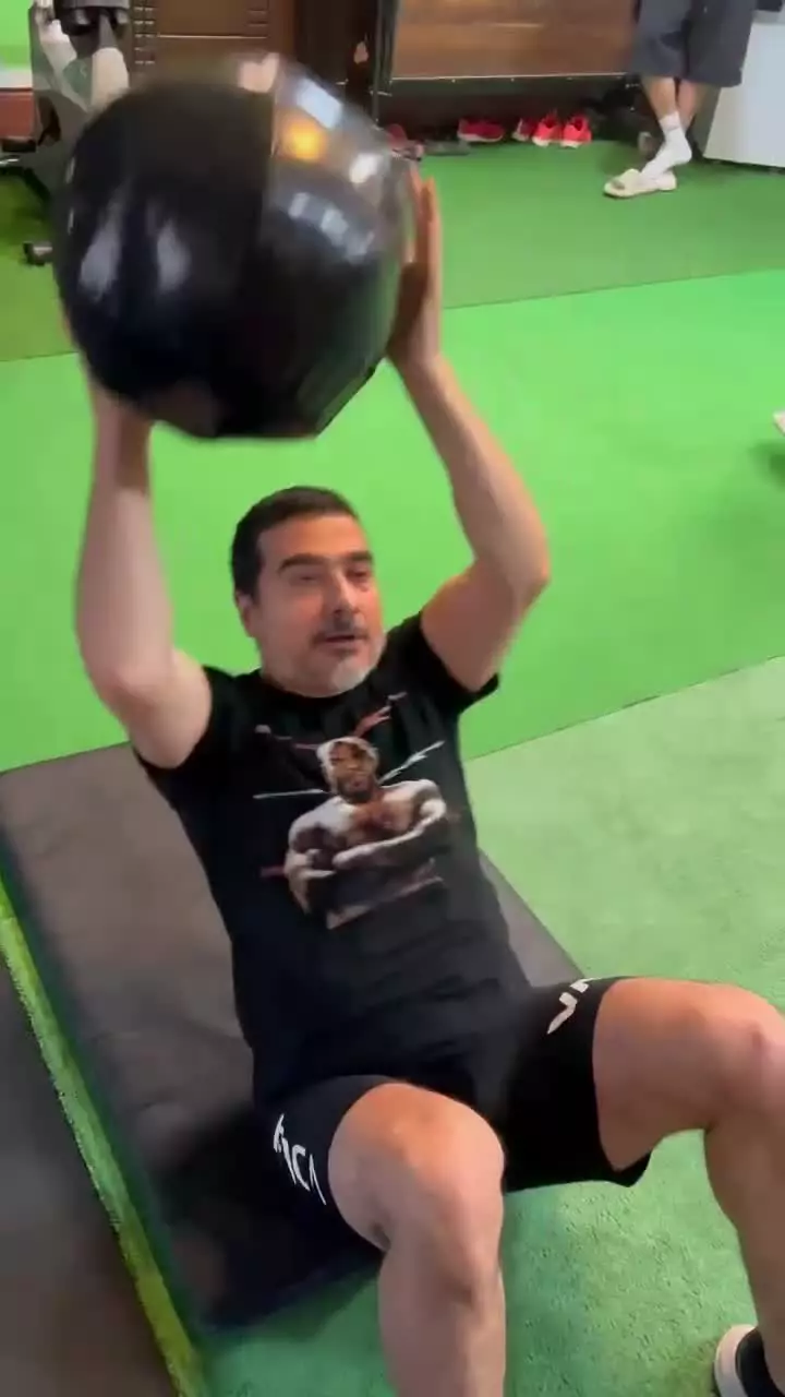   تمرینات متفاوت همایون شجریان در باشگاه بوکس