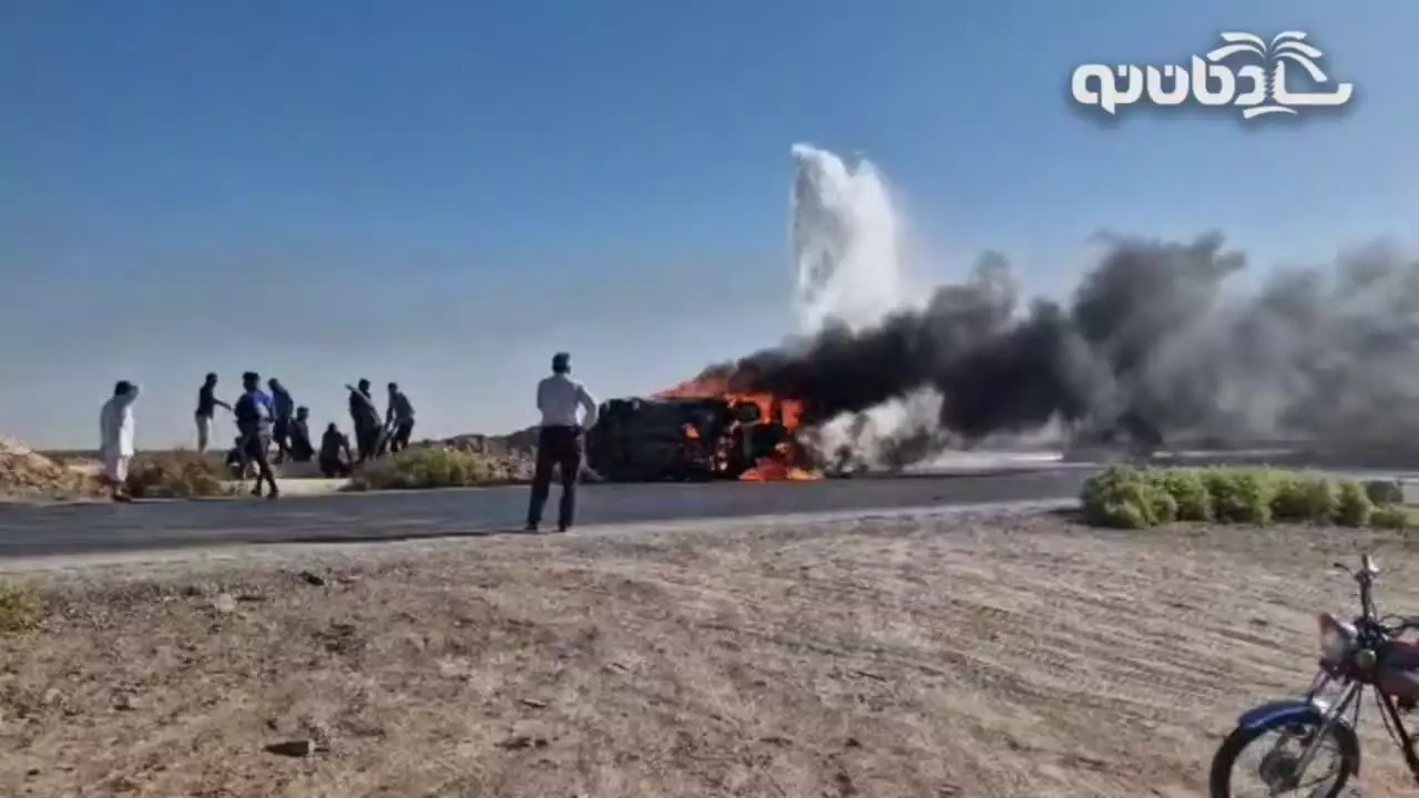   اولین تصاویر از آتش گرفتن خودروی ساینا در جاده دارخوین – شادگان