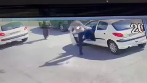   درگیری و ضرب و شتم راننده زن توسط یک مرد در اندیشه کرج!