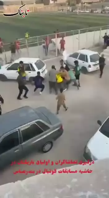   درگیری شوکه‌کننده در لیگ برتر فوتبال نوجوانان هرمزگان؛ مشت و لگد به‌جای فوتبال!