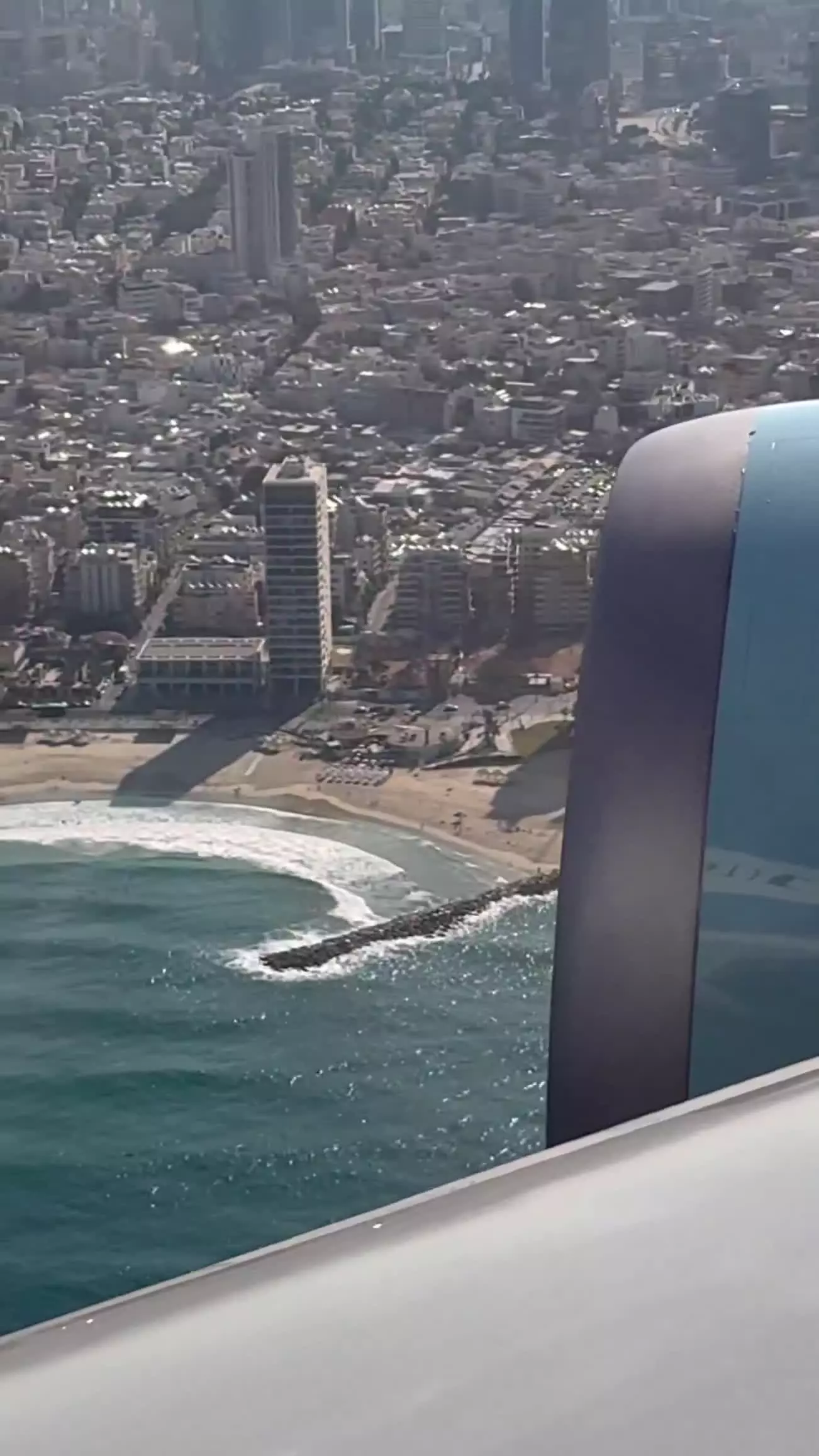   خودنمایی شعار تشکر از ترامپ در سواحل تل‌آویو از نمای هواپیمای ریاست جمهوری آمریکا