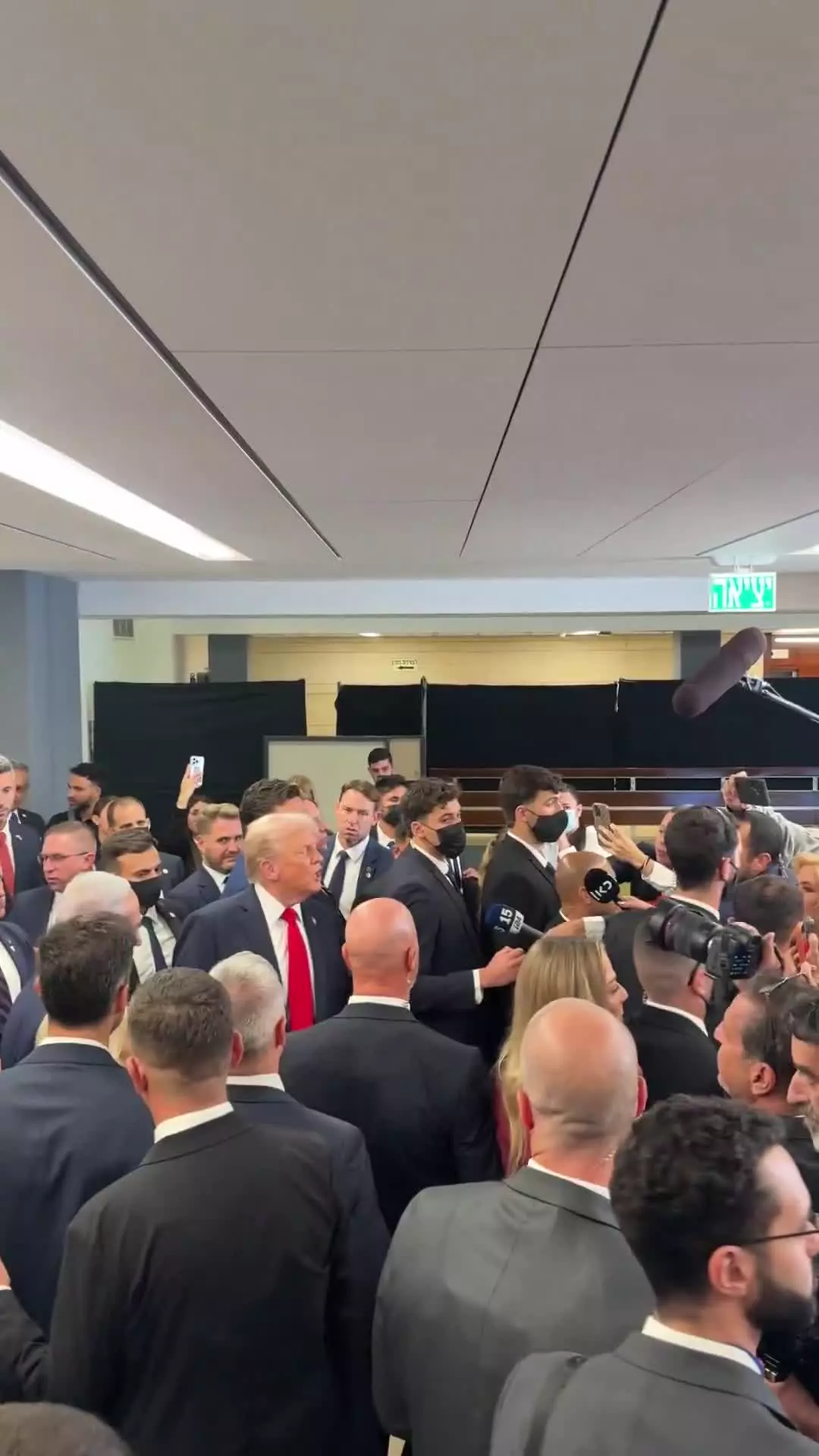   لحظه ورود ترامپ به کنست برای سخنرانی