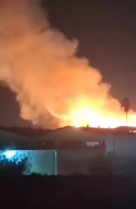   تصاویری دیگر از آتش‌سوزی مهیب شرکت گاز و فندک در جاده قائمشهر  با حضور ایستگاه‌های مختلف آتش‌نشانی بابل