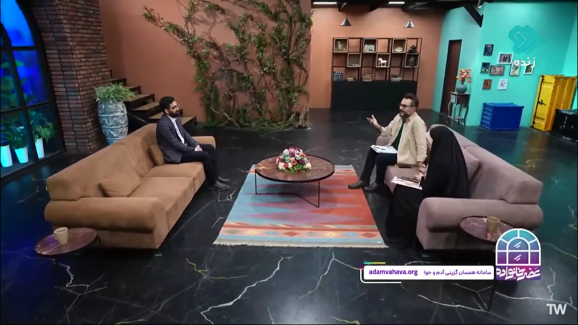   صحبت‌های عجیب مجری صداوسیما: خانواده‌ها حاضر هستند دختر و پسرشان در شبکه اجتماعی عکس رد و بدل کنند اما در سایت همسریابی ازدواج نکنند!