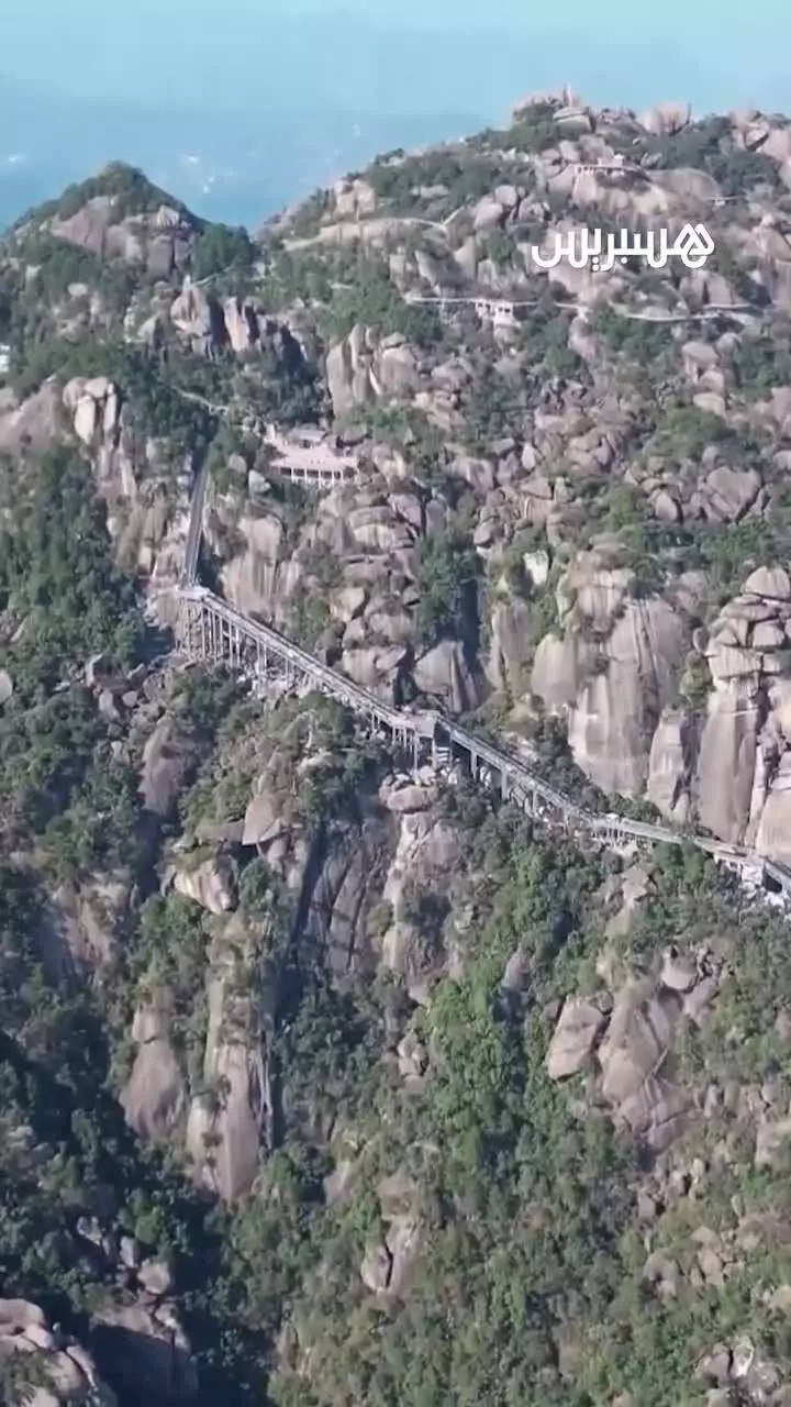 پله برقی در کوهستان