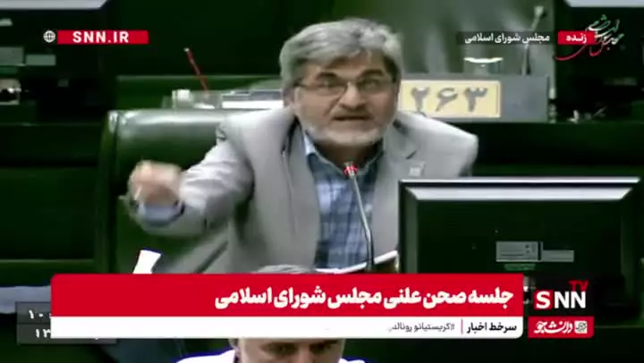   درگیری لفظی کوچک‌زاده با نماینده مجلس: ساکت شوید! فکر می‌کند چون روحانی است اجازه دارد هر کاری بکند!