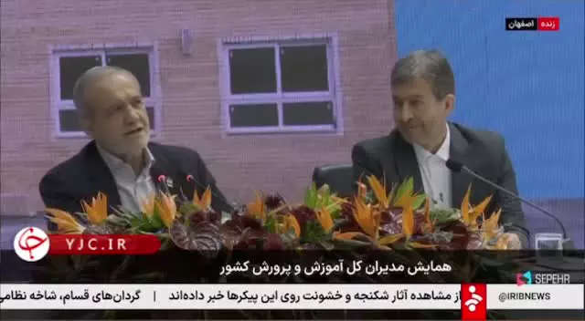   شوخی رئیس جمهور با یکی از حاضرین در حین بیان خاطره‌ای از زمان ریاست دانشگاه خود