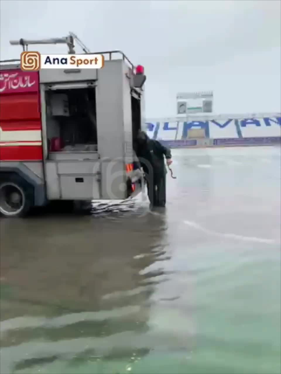   وضعیت عجیب زمین چمن ورزشگاه تختی انزلی