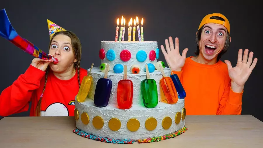 چالش غذا خوری اسمر/ چالش غذایی/ چالش خوراکی / چالش غذای کیک توپی/ چالش خوردن