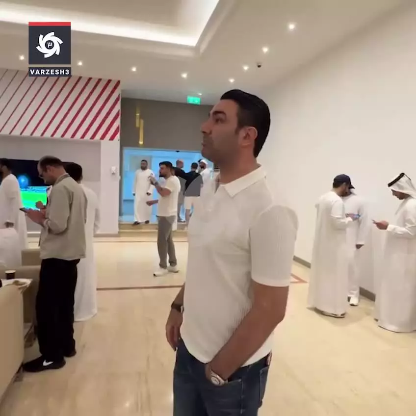   جواد نکونام تماشاگر ویژه دیدار تراکتور و شارجه