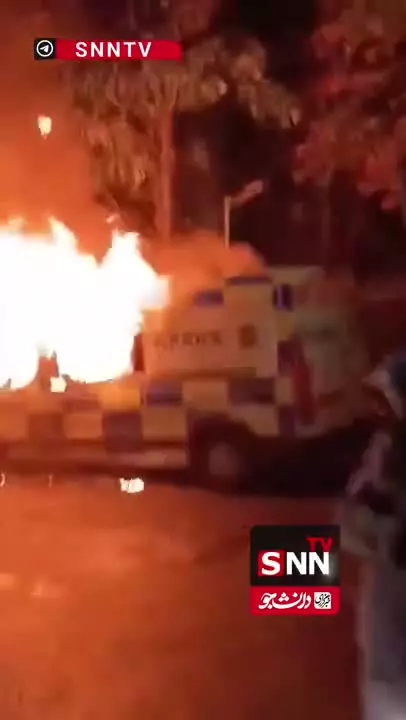   آتش‌سوزی خودروی پلیس در دوبلین در پی اعتراضات به پناهجویان