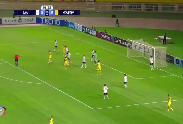   وقتی هواداران سپاهان خواستار خروج آرش رضاوند شدند!