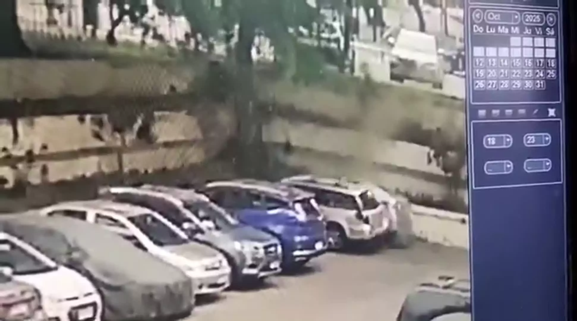   عجیب‌ترین پارک تاریخ؛ سقوط زن ۸۶ ساله از ارتفاع ۵ متری با چرخش ۳۶۰ درجه داخل پارکینگ!